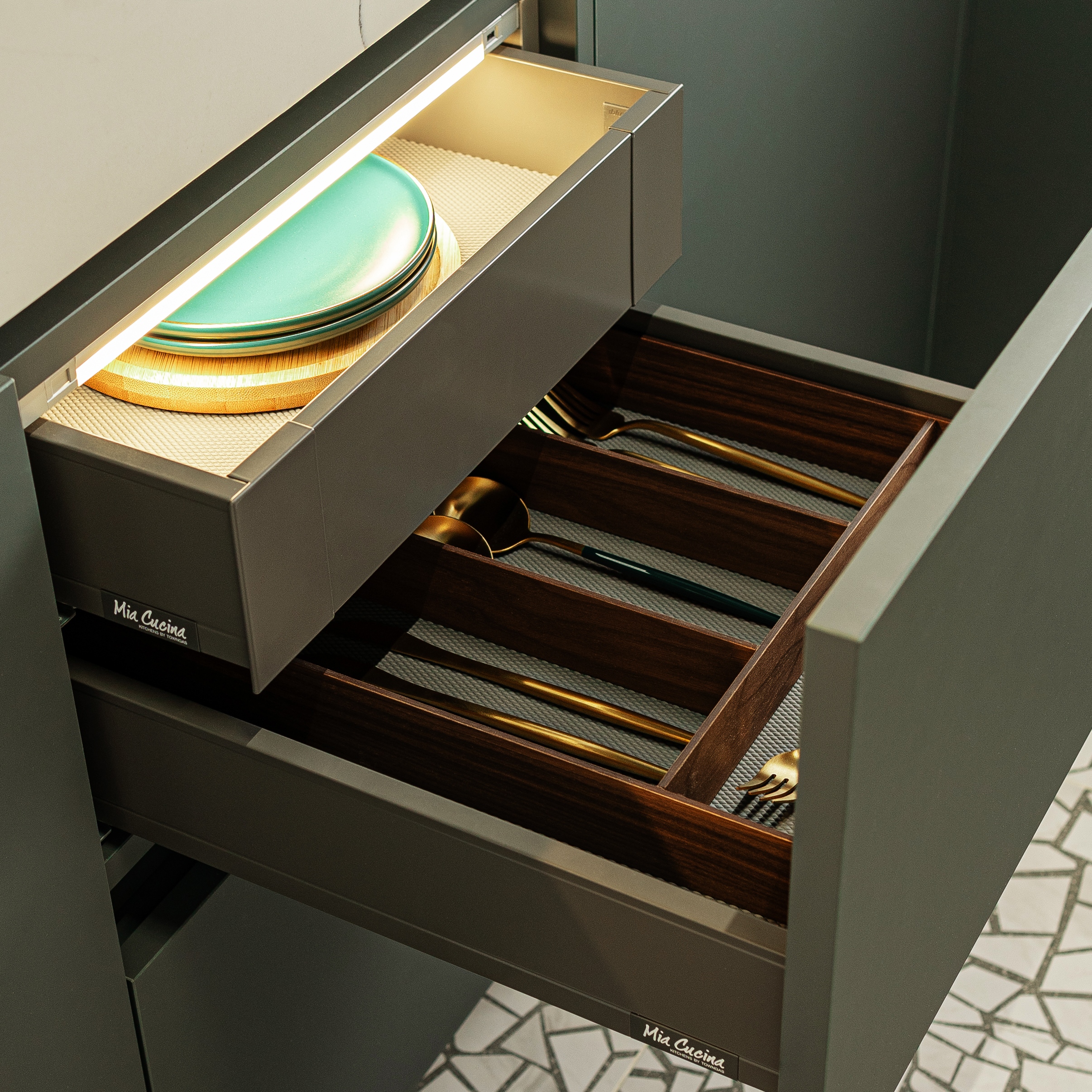 抽屜, 内置LED感應燈帶